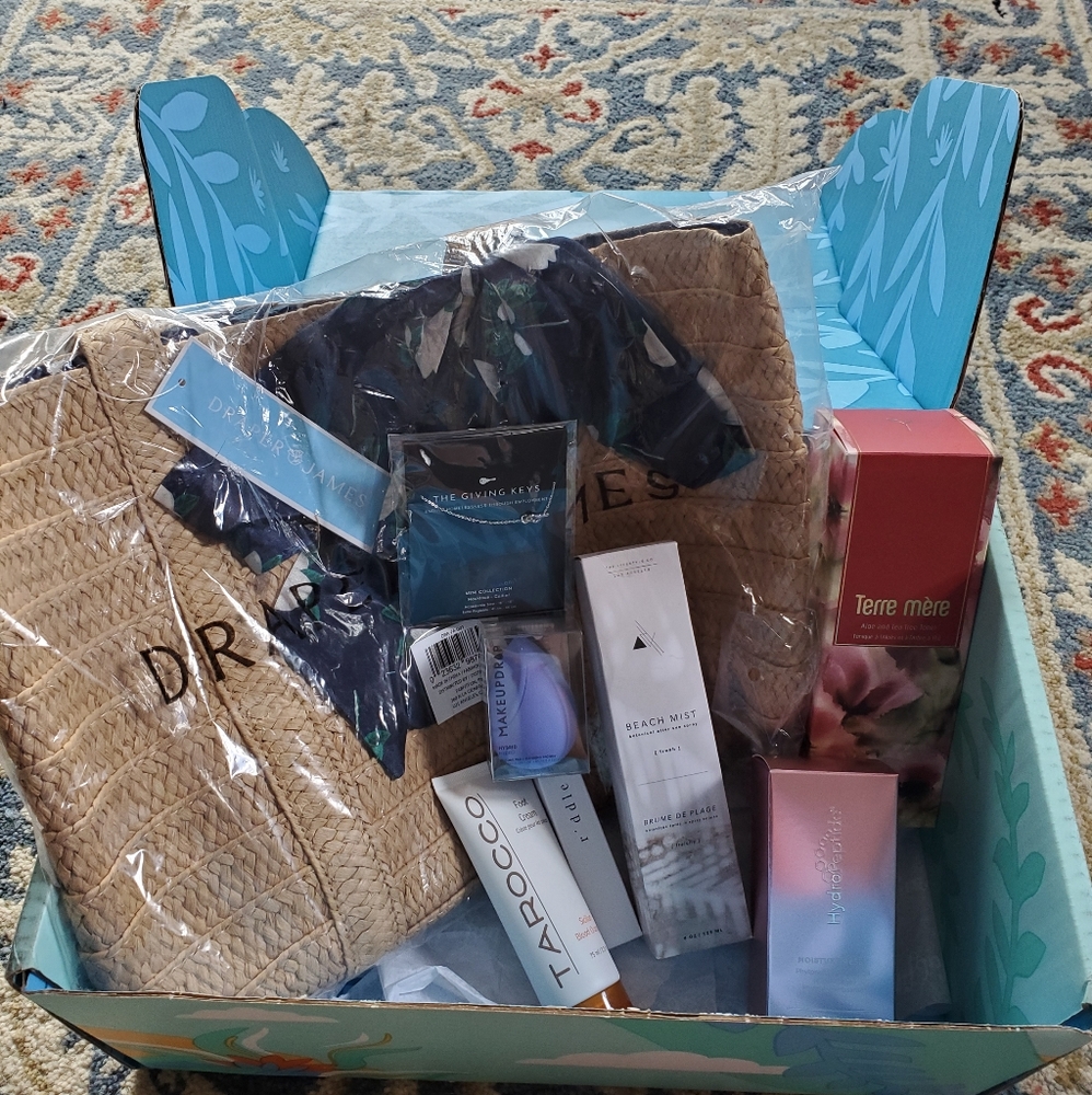 FULL FabFitFun Summer Box